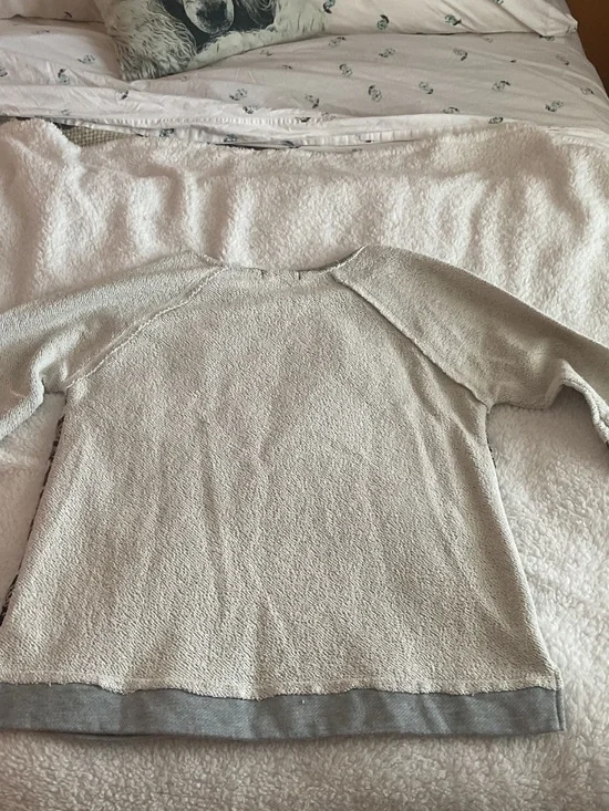 Sweaters - Picture 2 of 4